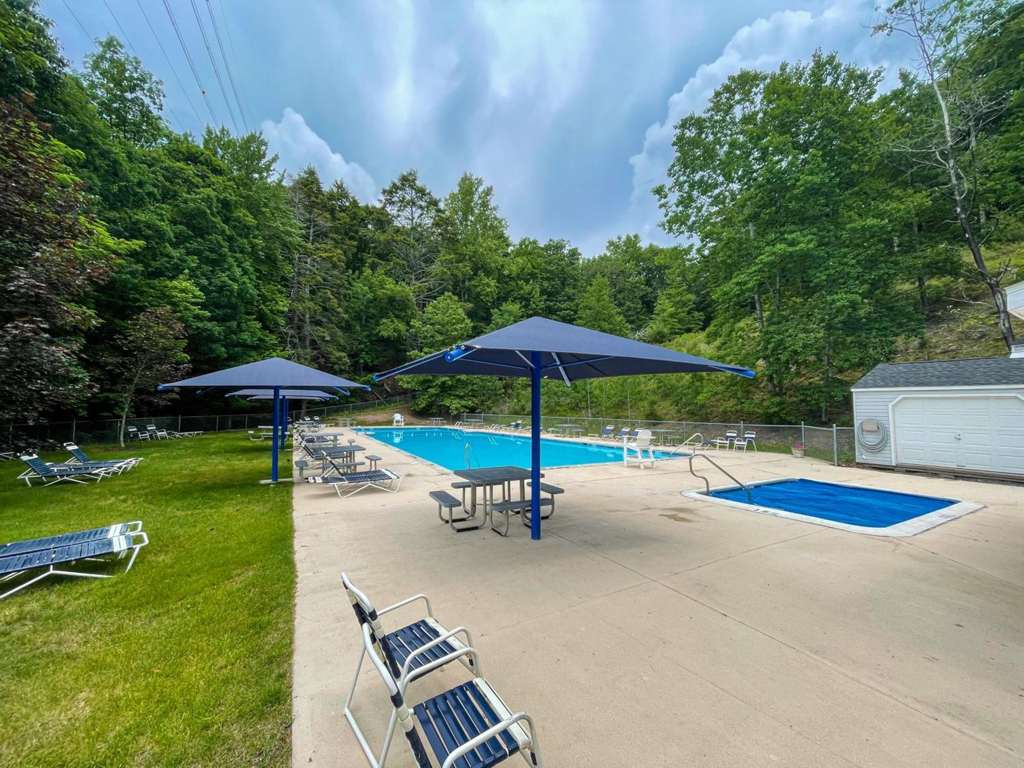 Unique Roundhouse: Hot Tub-Game Room-Firepit&More! Bushkill Exteriör bild