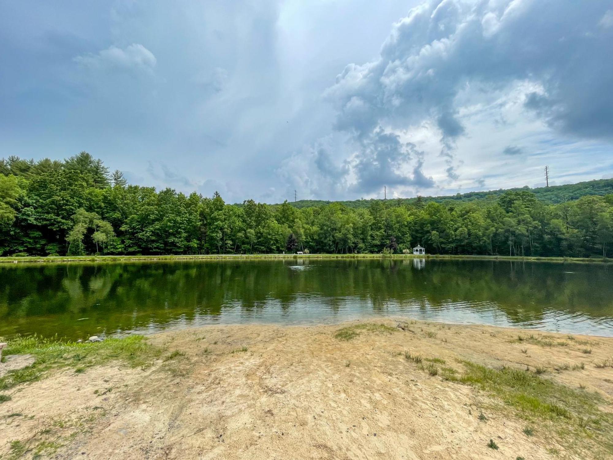 Unique Roundhouse: Hot Tub-Game Room-Firepit&More! Bushkill Exteriör bild
